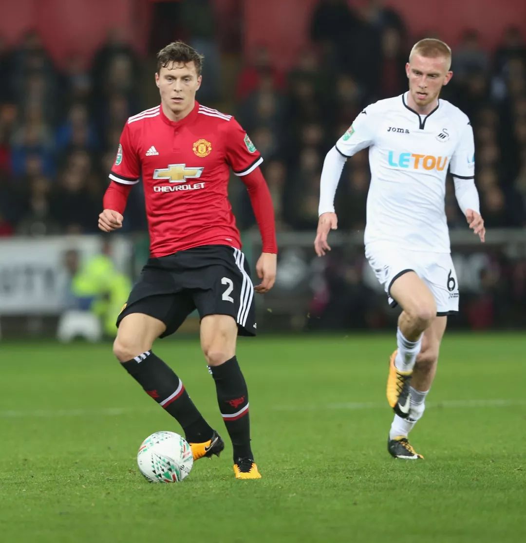 记者：加纳乔拒绝了利雅得胜利的报价，他希望留在英超.